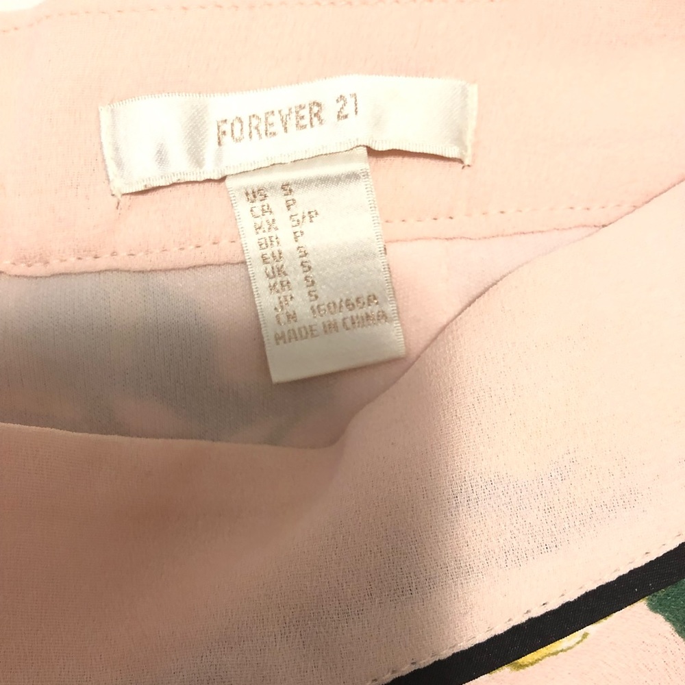Pink shorts - Picture 3 of 3